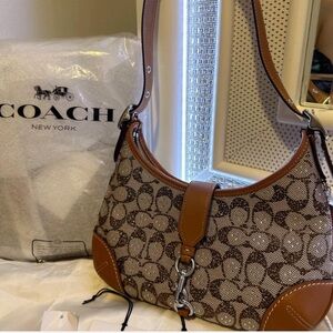 Coach Hamptons Hobo Bag In Crystal Signature Jacquard CW654